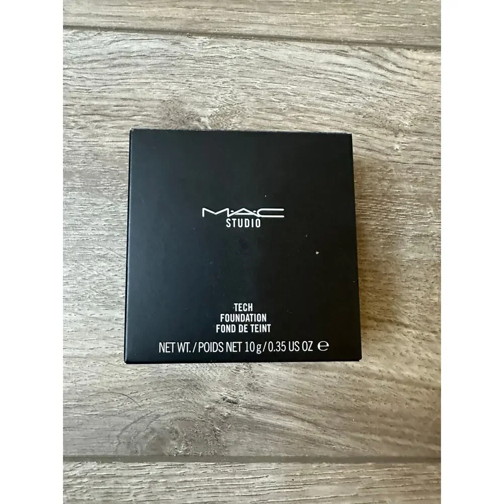 MAC Studio Tech Foundation NW45 - Discontinued
